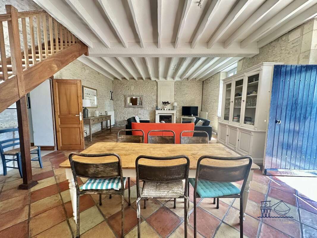 Maison 211 m² à Mortagne-Sur-Gironde  - photo 6
