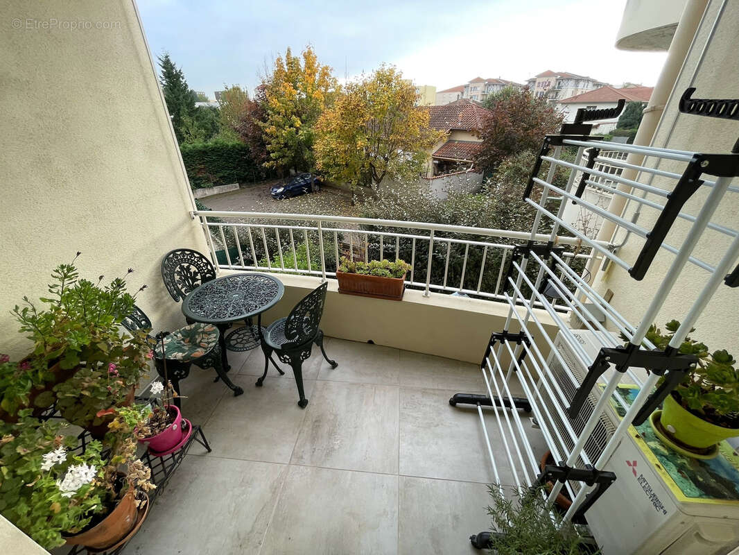 Appartement à LE COTEAU