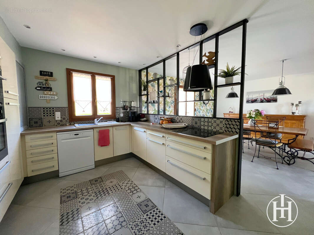 Maison à LA GROUTTE