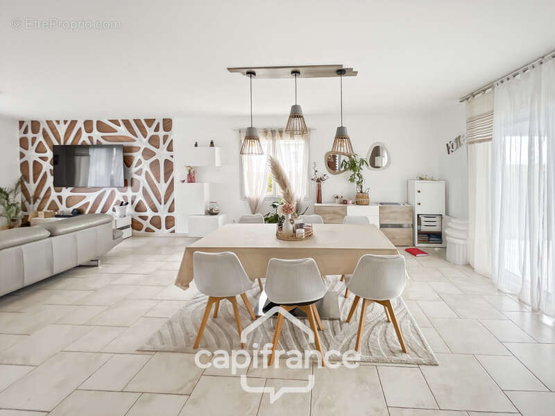 Maison à SAINT-POUANGE