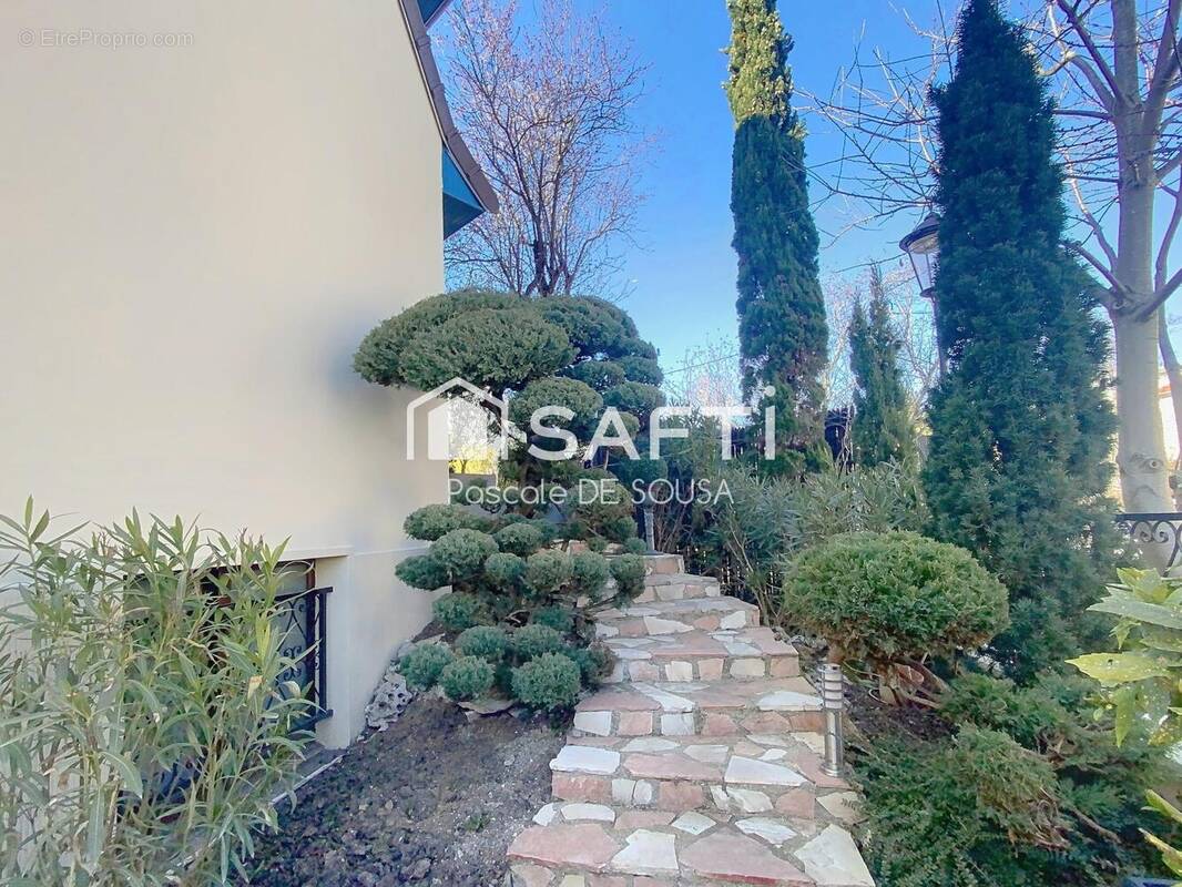 Photo 1 - Maison à RUEIL-MALMAISON