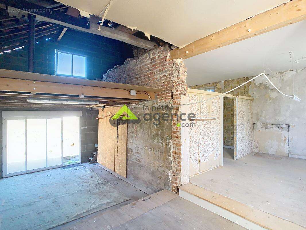 Maison à SAINT-MEDARD-LA-ROCHETTE