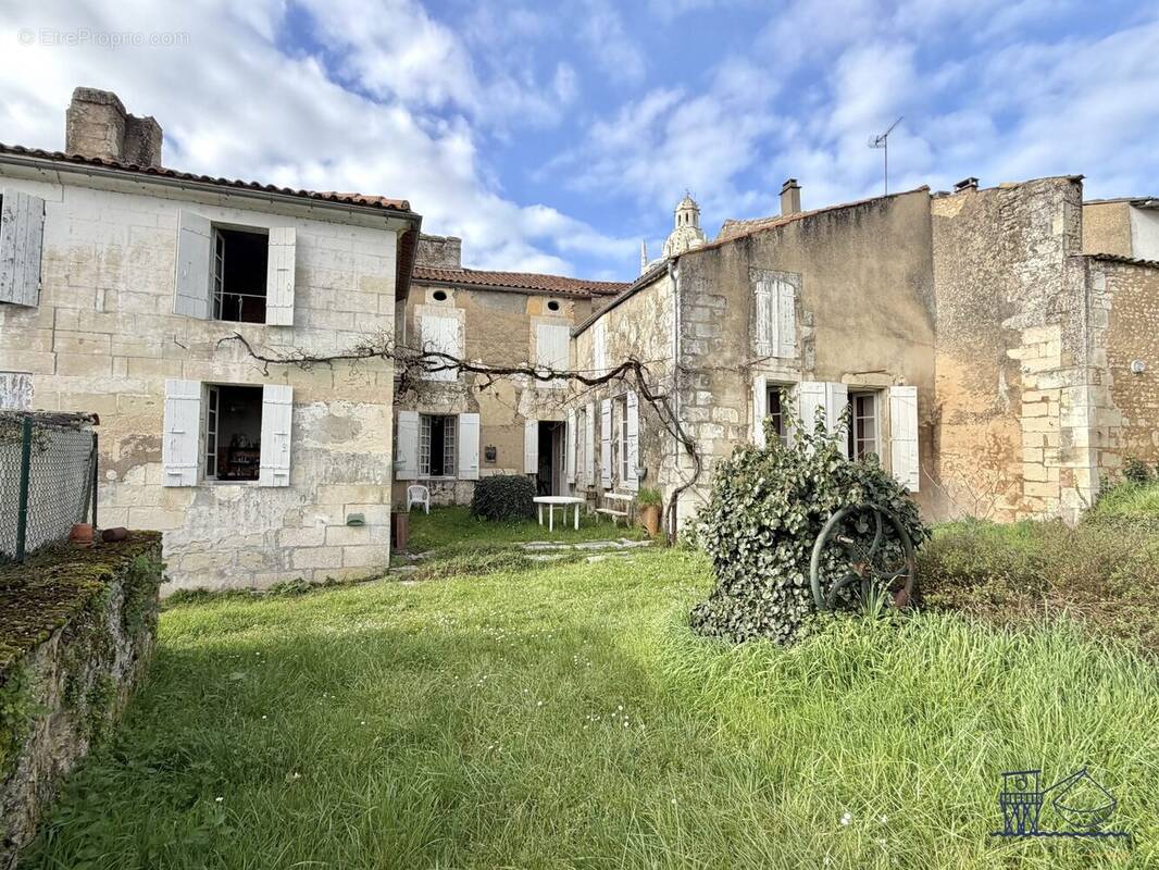 Maison à SAINT-FORT-SUR-GIRONDE