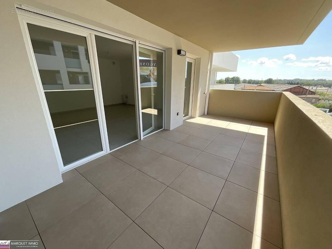 APT T3 offrant 68 m² avec terrasse 15 m² et parking au 3° étage avec ascenseur... - photo 4