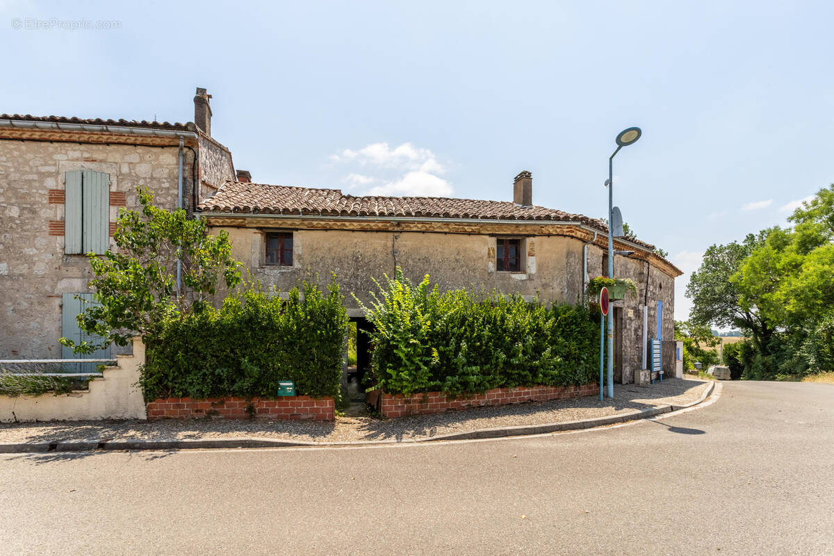 Maison à CASTELSAGRAT