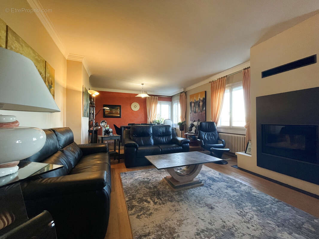 Maison à SAINT-GENEST-LERPT