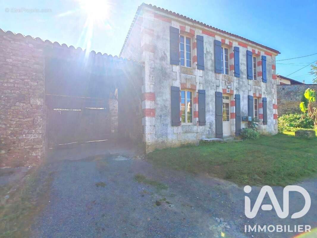 Photo 3 - Maison à SAINT-JUIRE-CHAMPGILLON