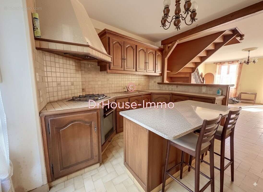 Maison à SAINT-COSME-EN-VAIRAIS