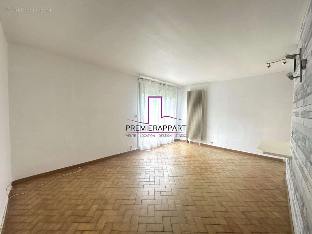 Appartement à SARTROUVILLE