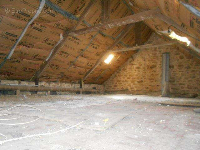 Maison d'environ 105 m2 avec 3 chambres + local professionnel  sur terrain de 1173 m2 - photo 9