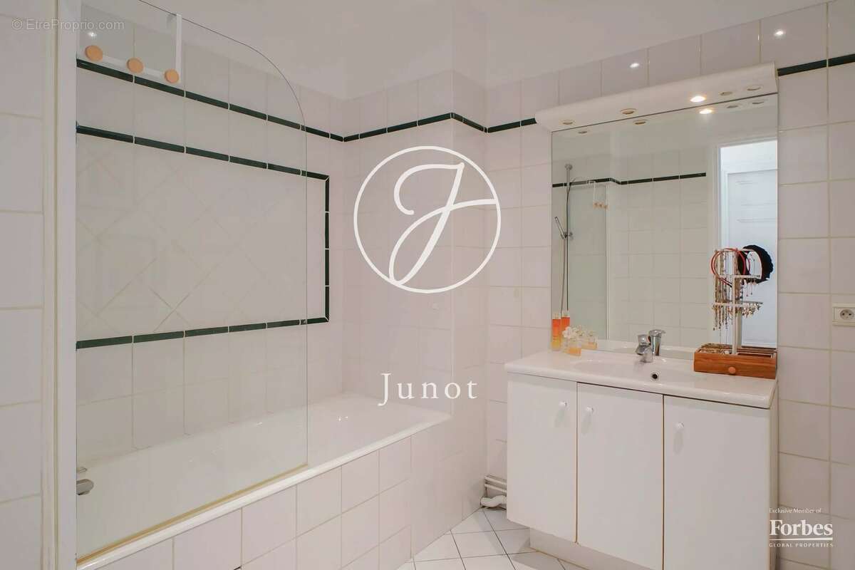 Appartement à PARIS-7E