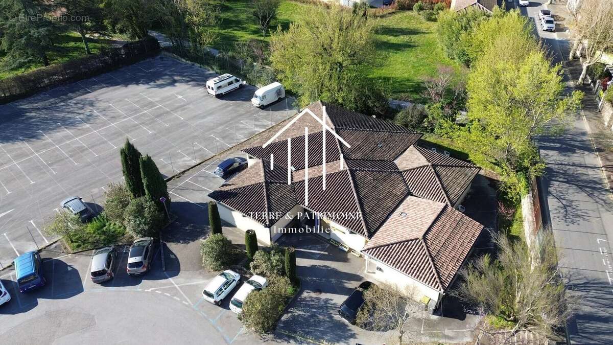 Commerce à VALLON-PONT-D'ARC