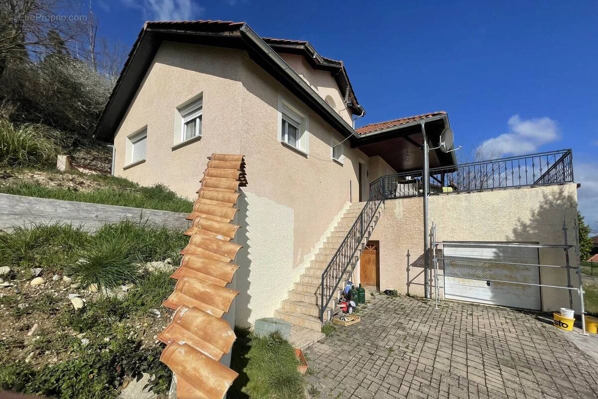 Maison à LA TOUR-DU-PIN