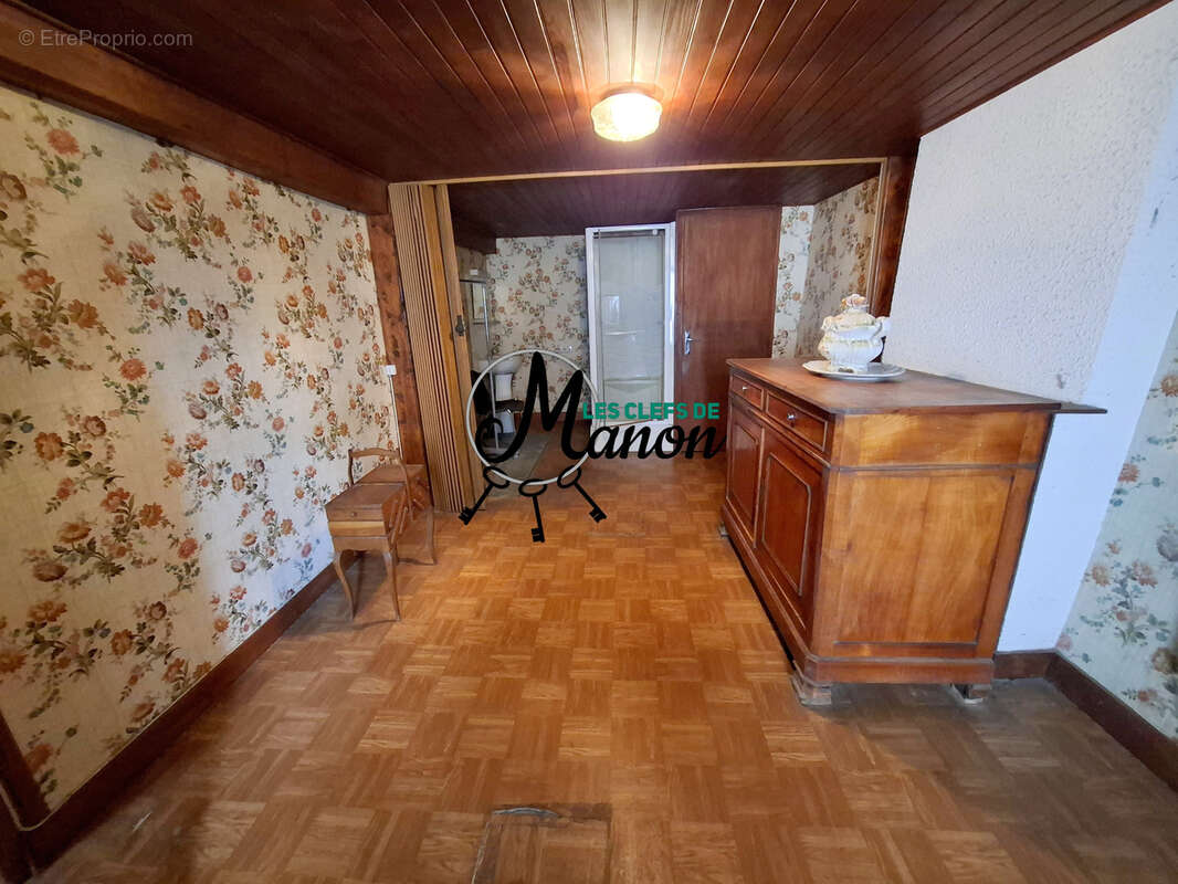 Maison à rénover 2 chambres petit terrain + grange - photo 6