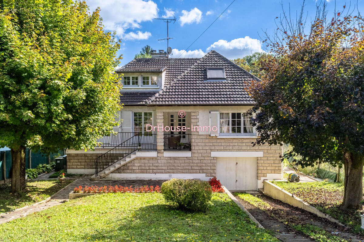 Maison à AUFFREVILLE-BRASSEUIL