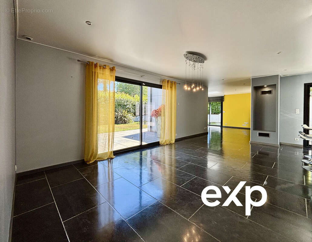 Maison 194 m² à Fontenay  - photo 2