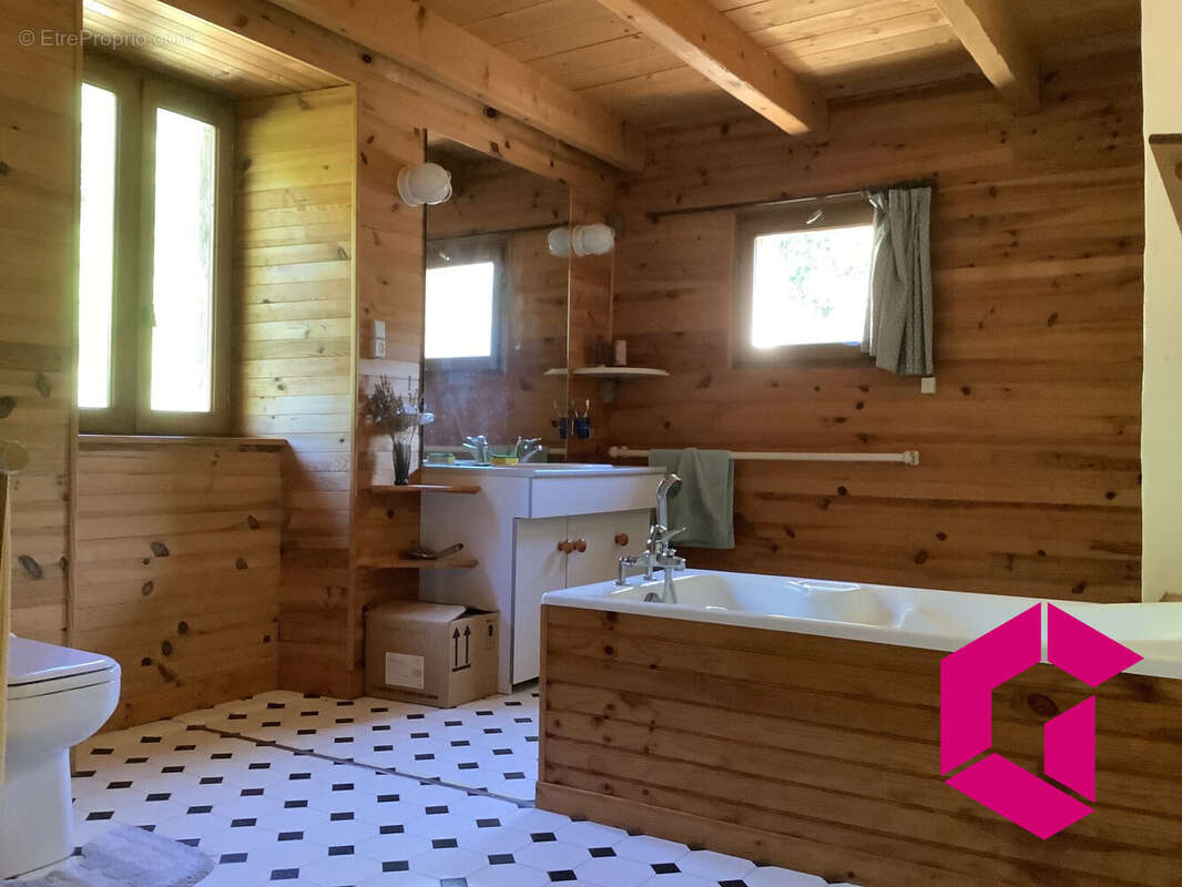 Maison à SAINT-JULIEN-VOCANCE