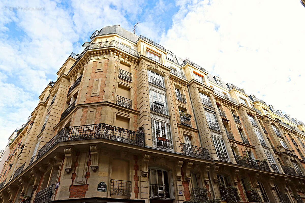 Appartement à PARIS-18E