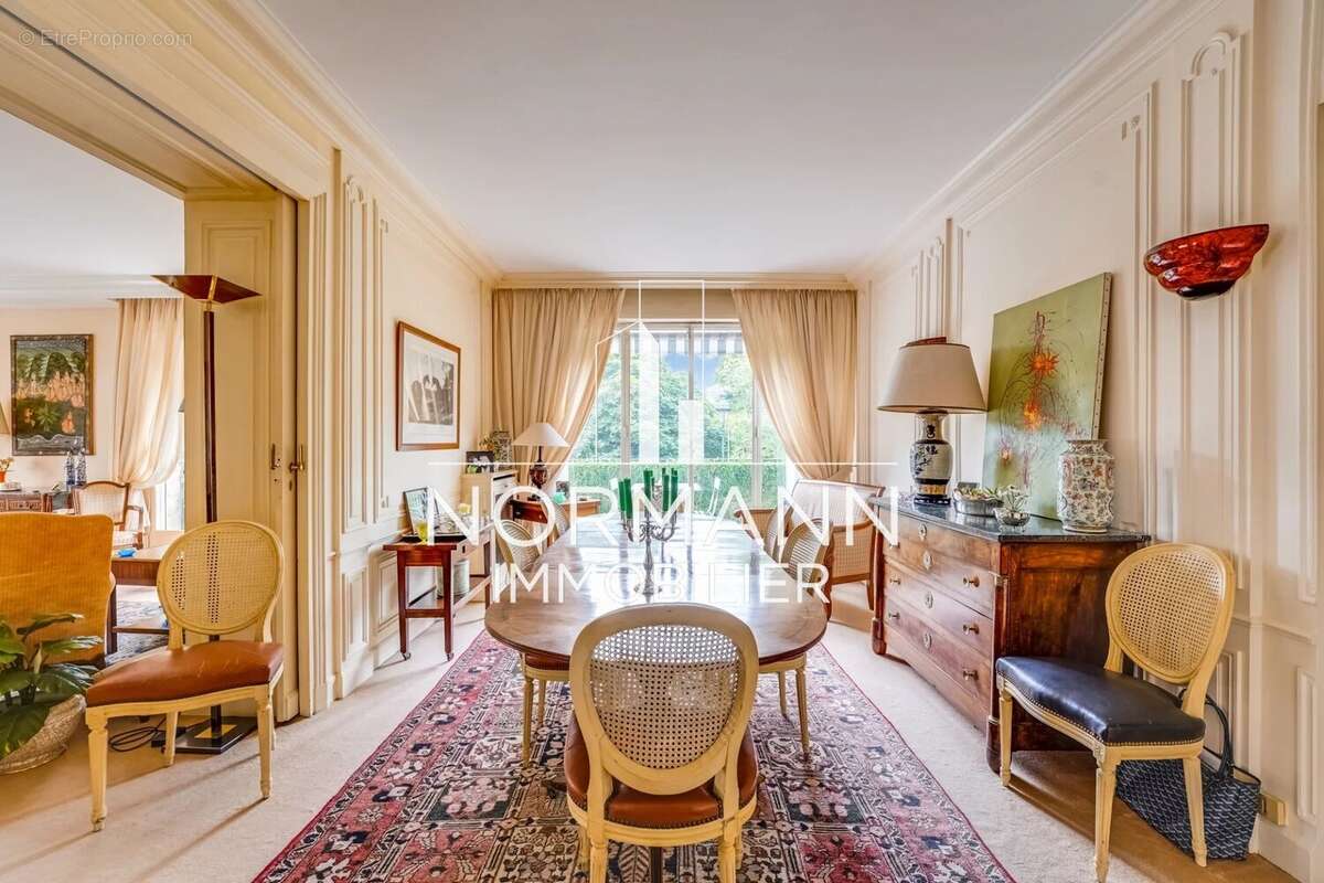 Appartement à PARIS-16E