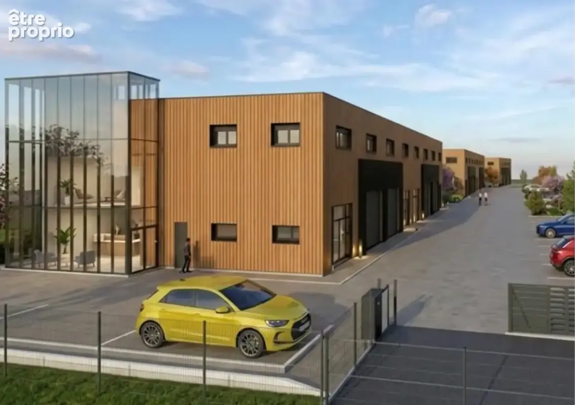 Local commercial 780 m² · à La Neuville-Chant-d'Oisel · 780 m² · 1 200 000 €