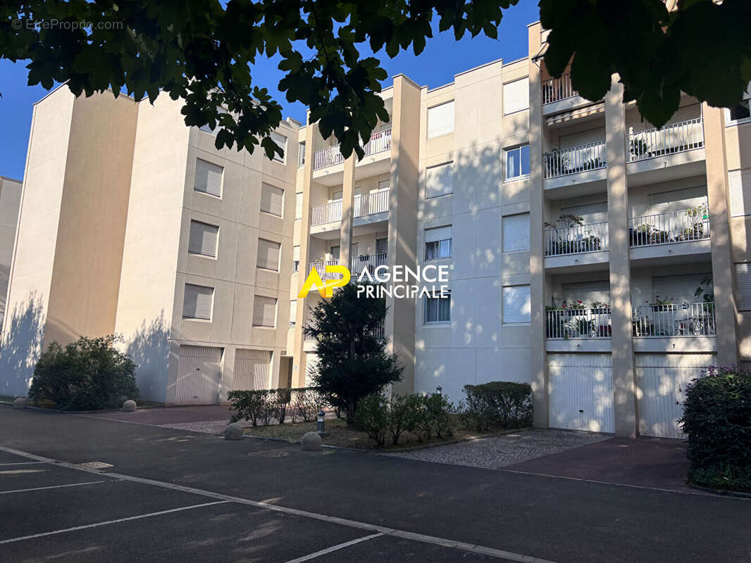 Appartement à SARTROUVILLE