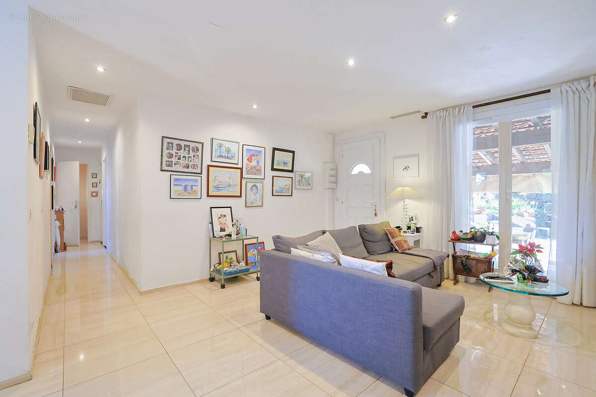 Maison à SOLLIES-VILLE