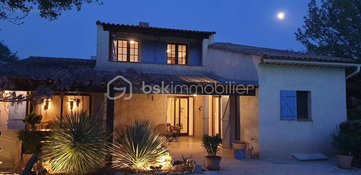 Maison à BAGNOLS-EN-FORET