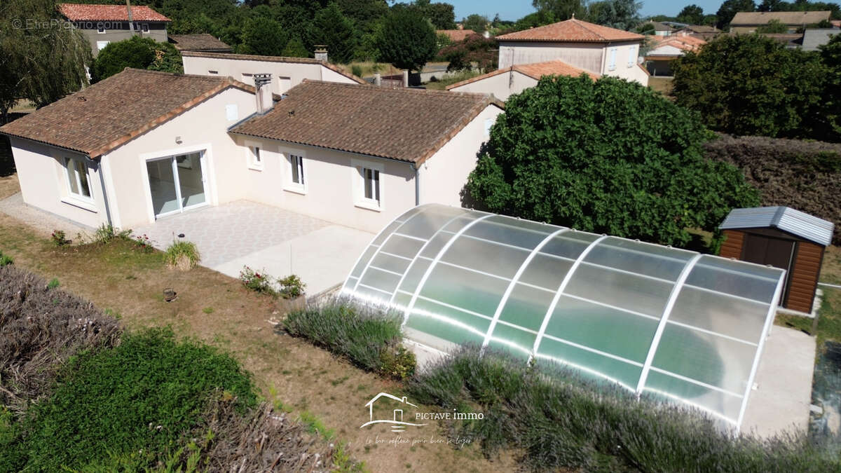 Pavillon plain-pied - double garage - Piscine - Terrain 1907m2 - photo 12