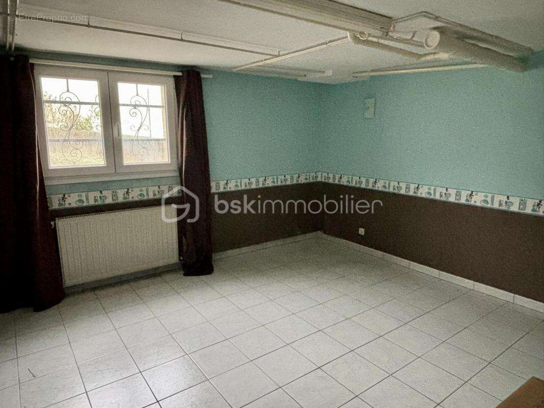 Maison à LES AYVELLES