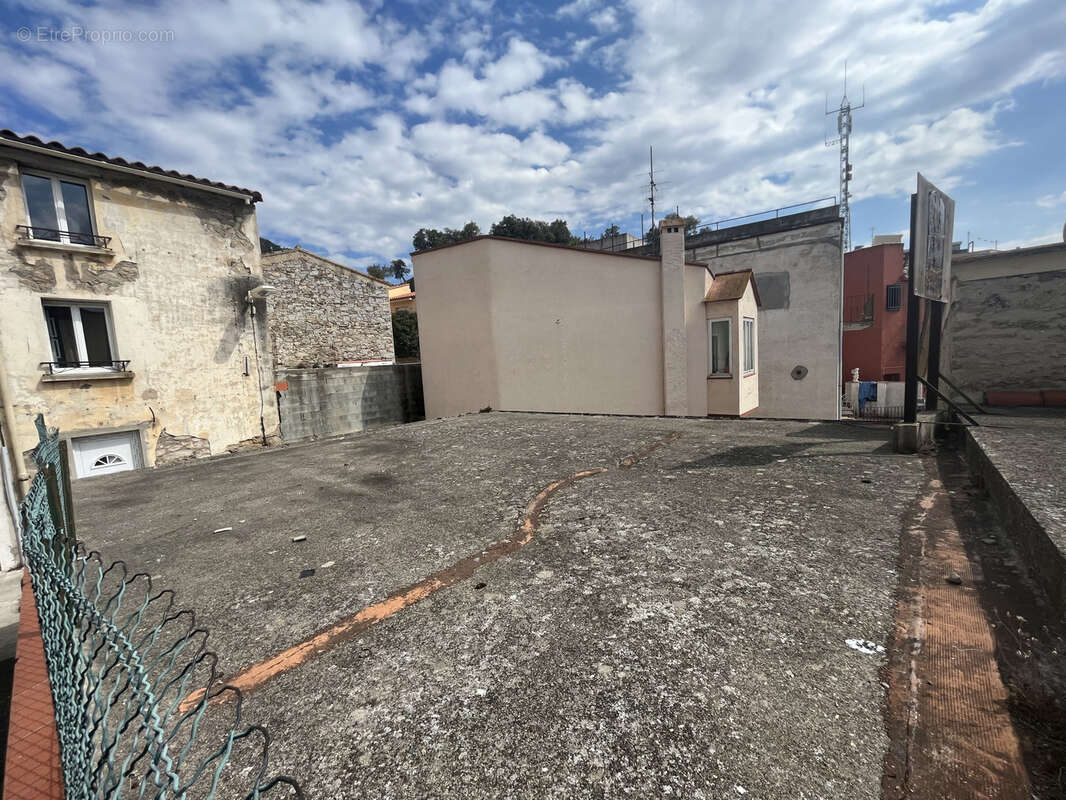 Parking à LE PERTHUS