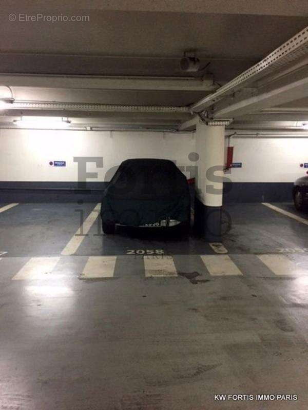 Parking à PARIS-2E