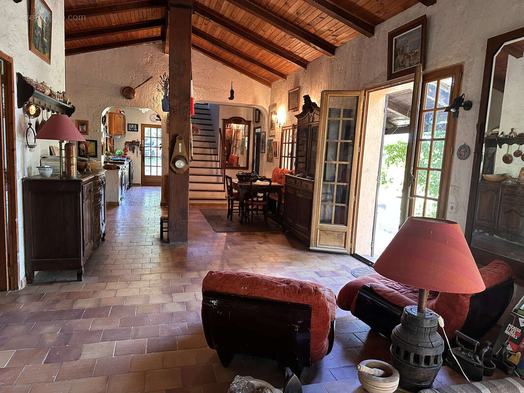 maison T6 de 135 m2 sur 1172 m2 de terrain - photo 5