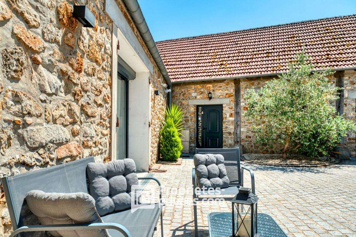 Maison à FONTENAY-LES-BRIIS