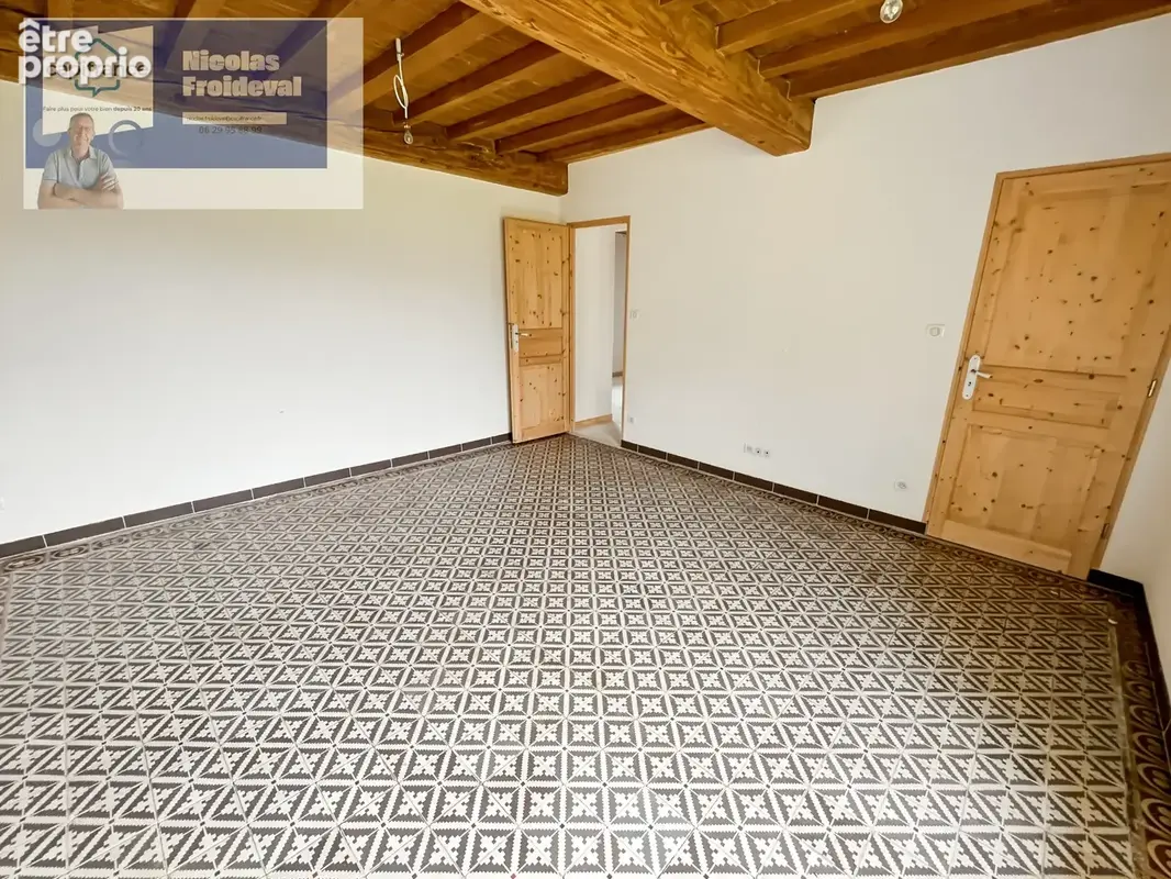 Élégante Longère Bressane Entièrement Rénovée avec Matériaux de Qualité - photo 39