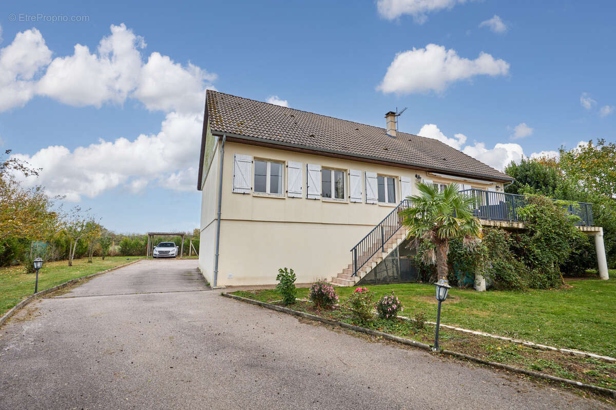 Maison à SAINT-PIERRE-SUR-DIVES