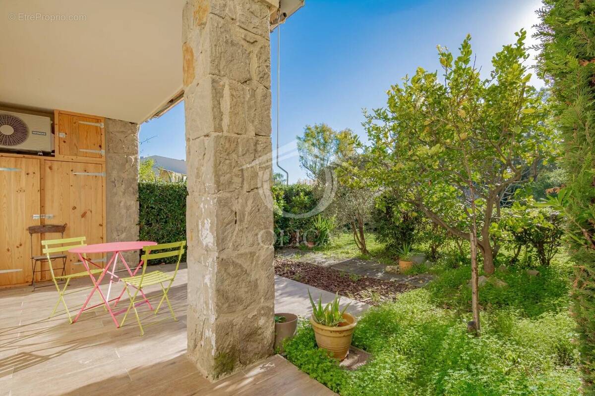 Hauts de vaugrenier - Appartement 3 pièces en rez-de-jardin - photo 2