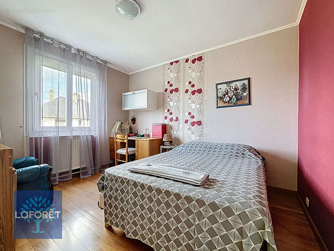 Maison à FOUGEROLLES-DU-PLESSIS