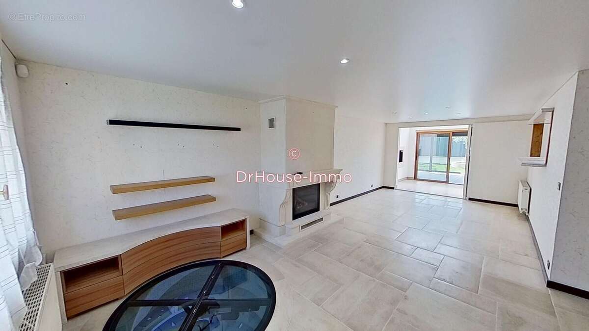 Maison à SAVIGNY-LE-TEMPLE