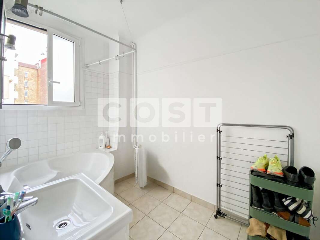 Appartement à COURBEVOIE