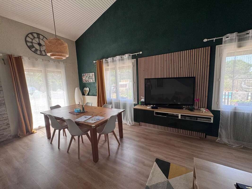 Maison familiale de 178 m² avec piscine sur 1 582 m² de terrain - photo 6