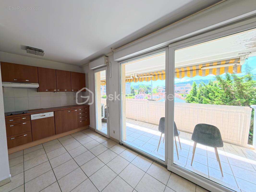 Appartement à VALLAURIS