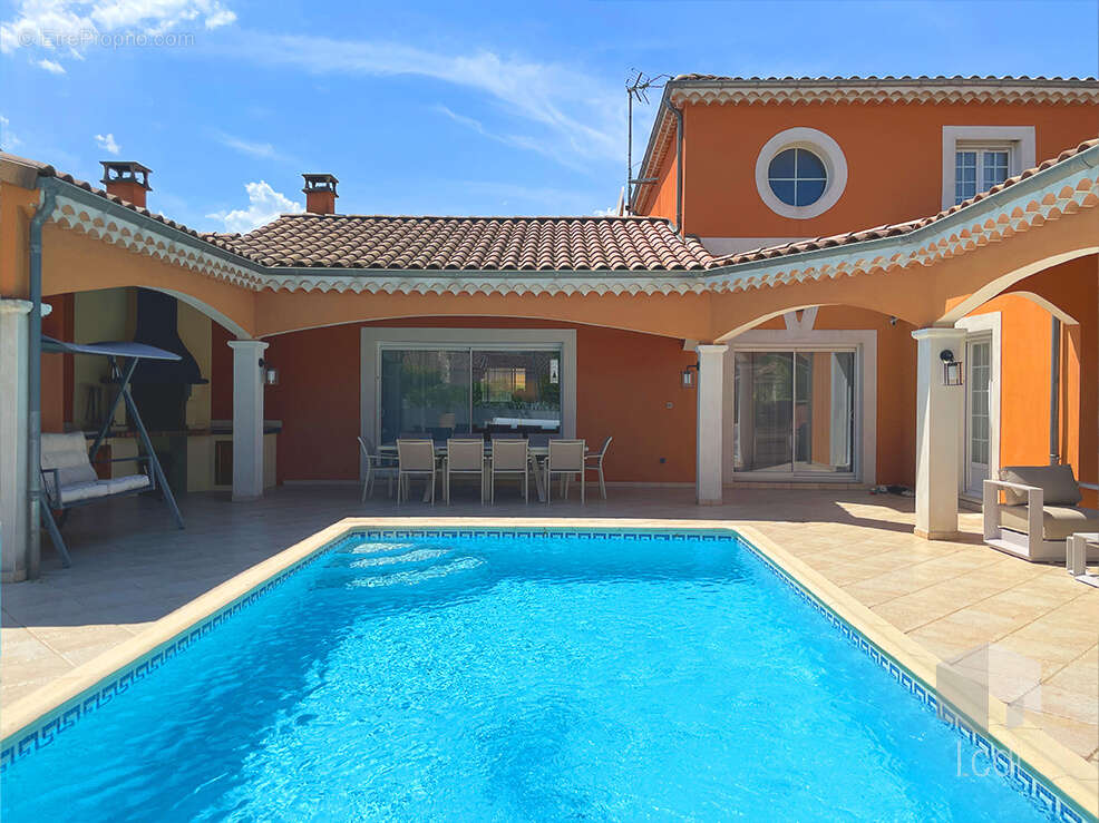 Maison à MONTELIMAR