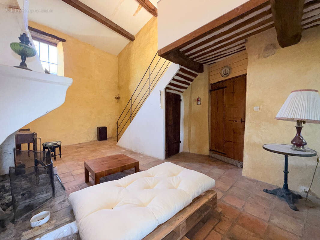 Maison familiale à vendre 7 pièces SAINT TRINIT (84) - Tropézienne avec vue sur les toits du village et la campagne environnante - photo 17