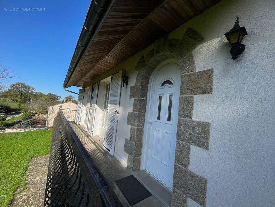 Maison à MAGNAC-LAVAL