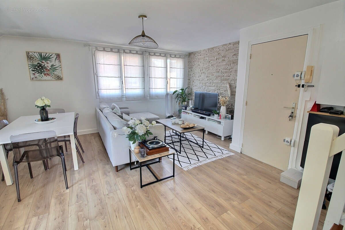 Appartement à MONTIGNY-LE-BRETONNEUX