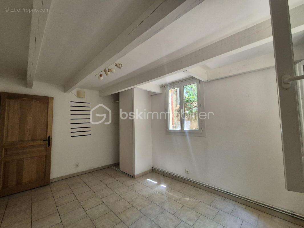 Maison à LA ROQUE-D&#039;ANTHERON