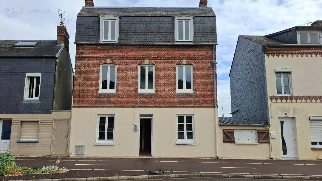 Maison à LA RIVIERE-SAINT-SAUVEUR