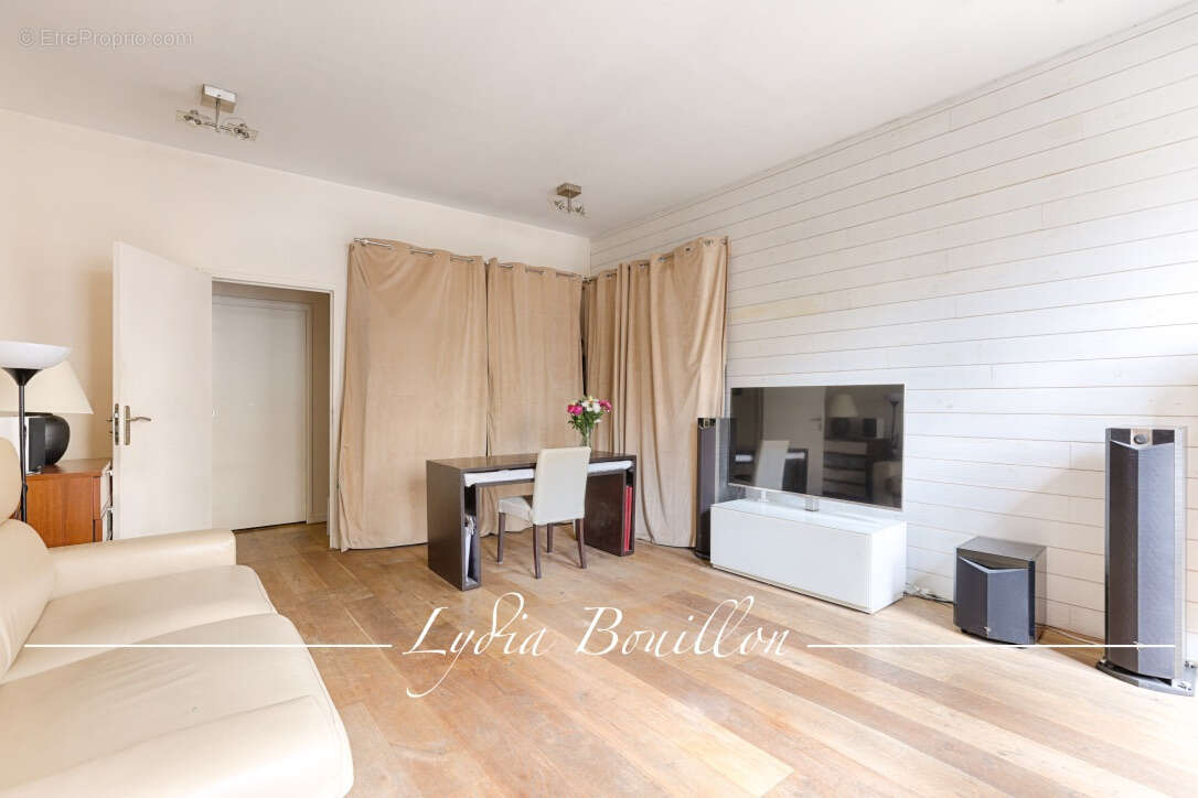 Appartement à PARIS-16E