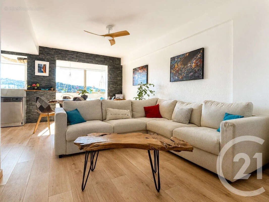 Appartement à SAINT-LAURENT-DU-VAR