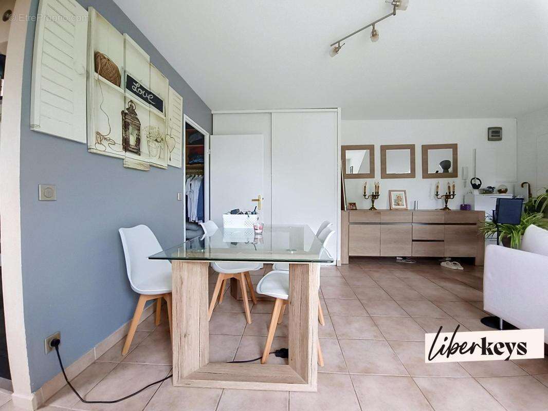 Appartement à LE COUDRAY-MONTCEAUX
